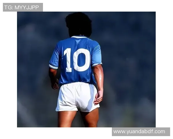 老牌足球球星传奇:回顾那些改变历史的经典球员与足坛瞬间 老牌足球球星传奇:回顾那些改变历史的经典球员与足坛瞬间