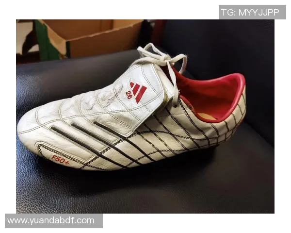 世界足坛球星脚下最贵足球鞋价格揭秘引领潮流风向标 世界足坛球星脚下最贵足球鞋价格揭秘引领潮流风向标