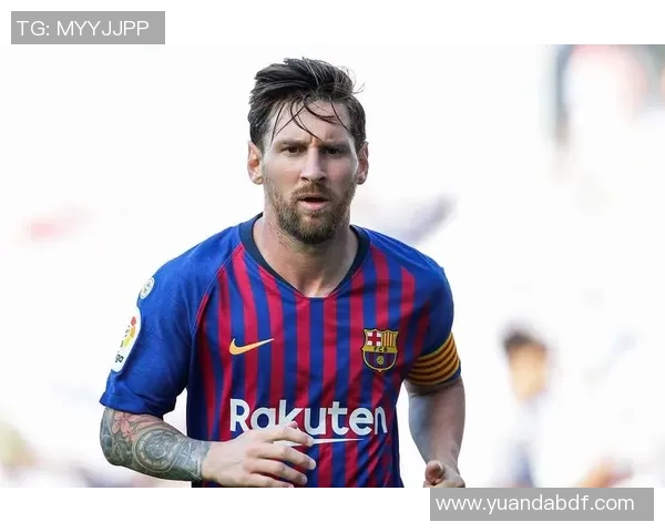 半遮脸足球星神秘亮相引发热议球迷纷纷猜测真容背后故事